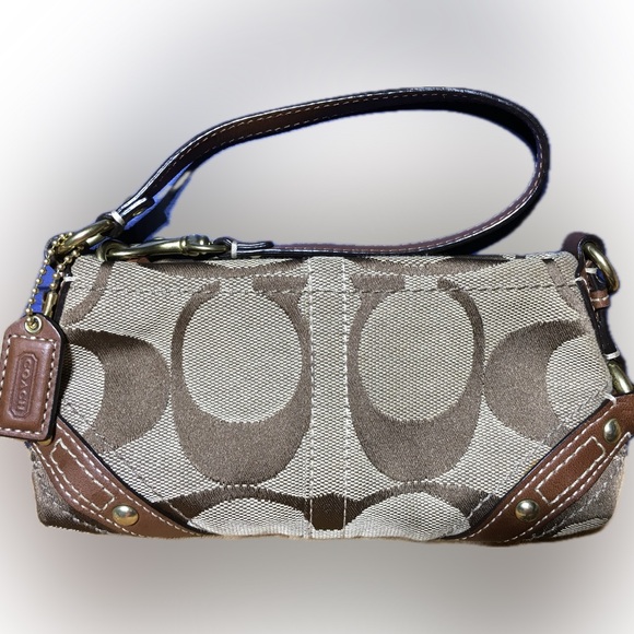 Coach Soho Signature Wristlet Mini Shoulder Bag Purse Wallet EUC - Picture 3 of 11